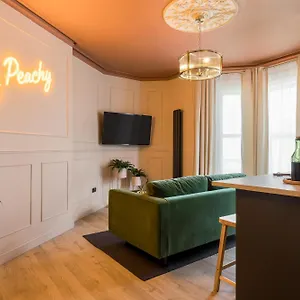 https://stunning-getaway-close-to-beach-with-free-parking.bournemouth-hotels.org
